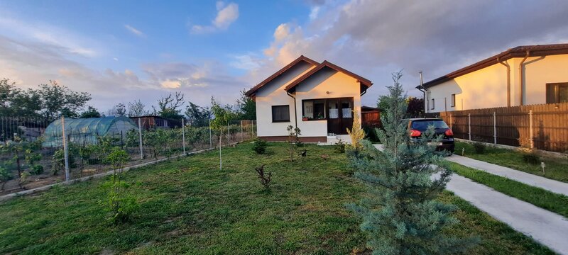 Buturugeni langa Bucuresti, 23 km, casuta superba ingrijita , la cheie