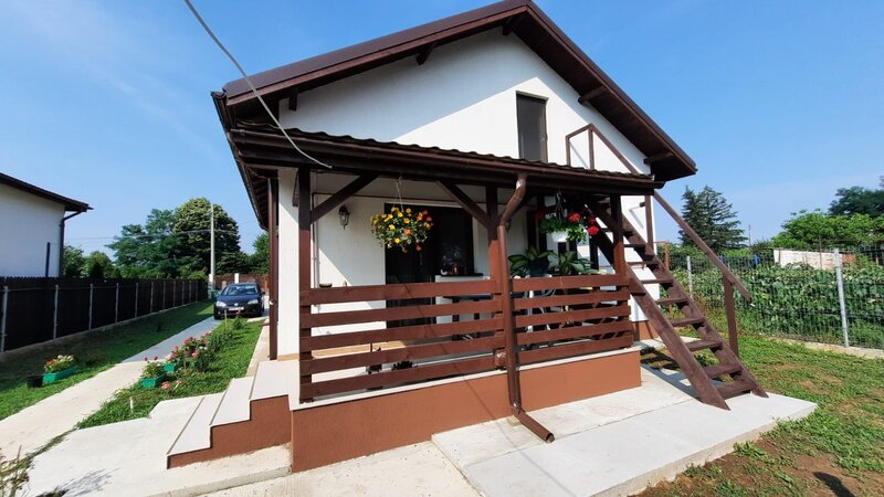 Buturugeni langa Bucuresti, 23 km, casuta superba ingrijita , la cheie